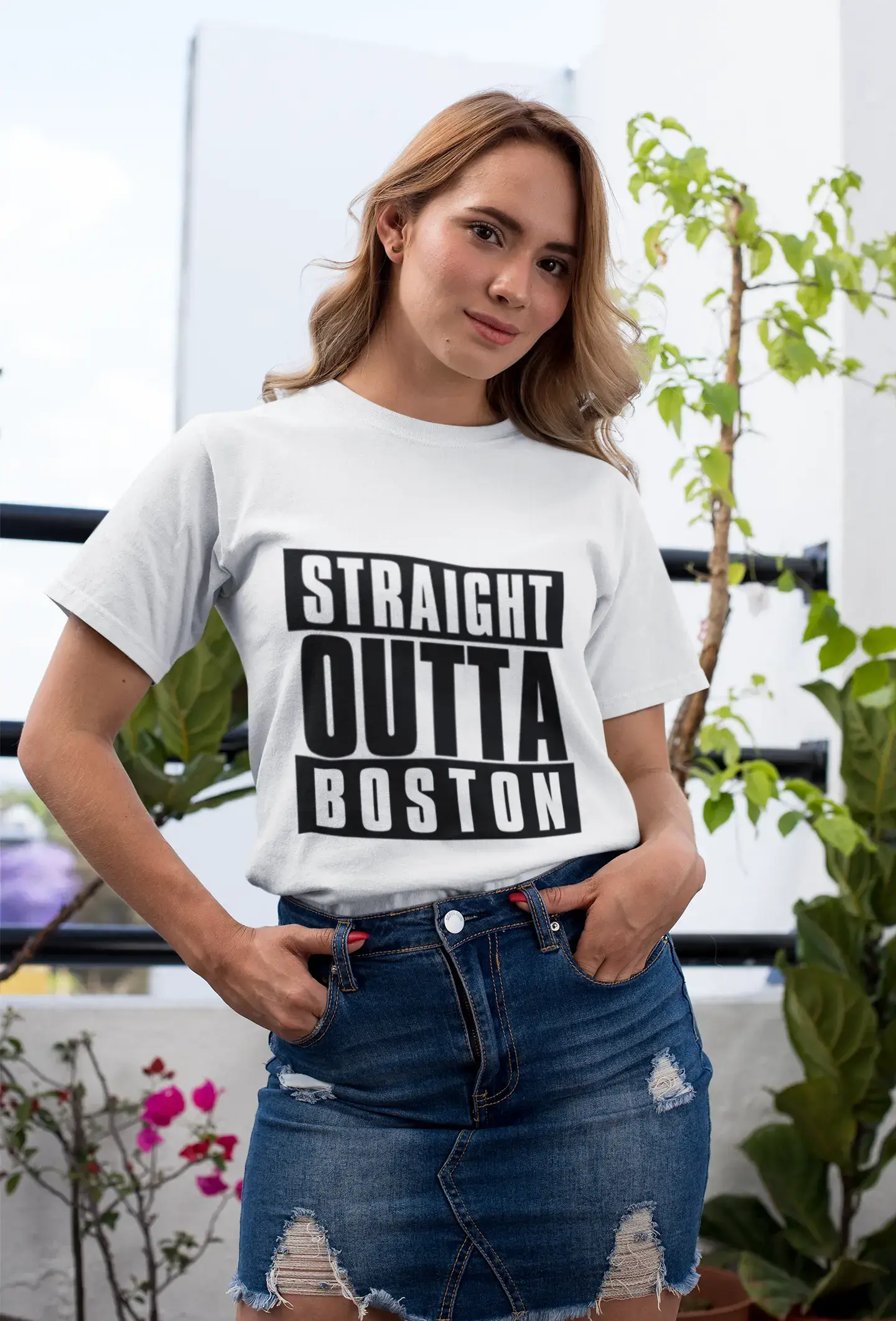Straight Outta Boston Damen-Kurzarm-T-Shirt mit Rundhalsausschnitt, 100 % Baumwolle, erhältlich in den Größen XS, S, M, L, XL. 00026
