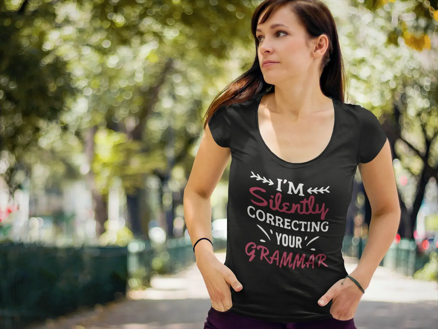 Kurzarm-T-Shirt für Damen „I'm Silently Correcting Your Grammar“ in tiefem Schwarz