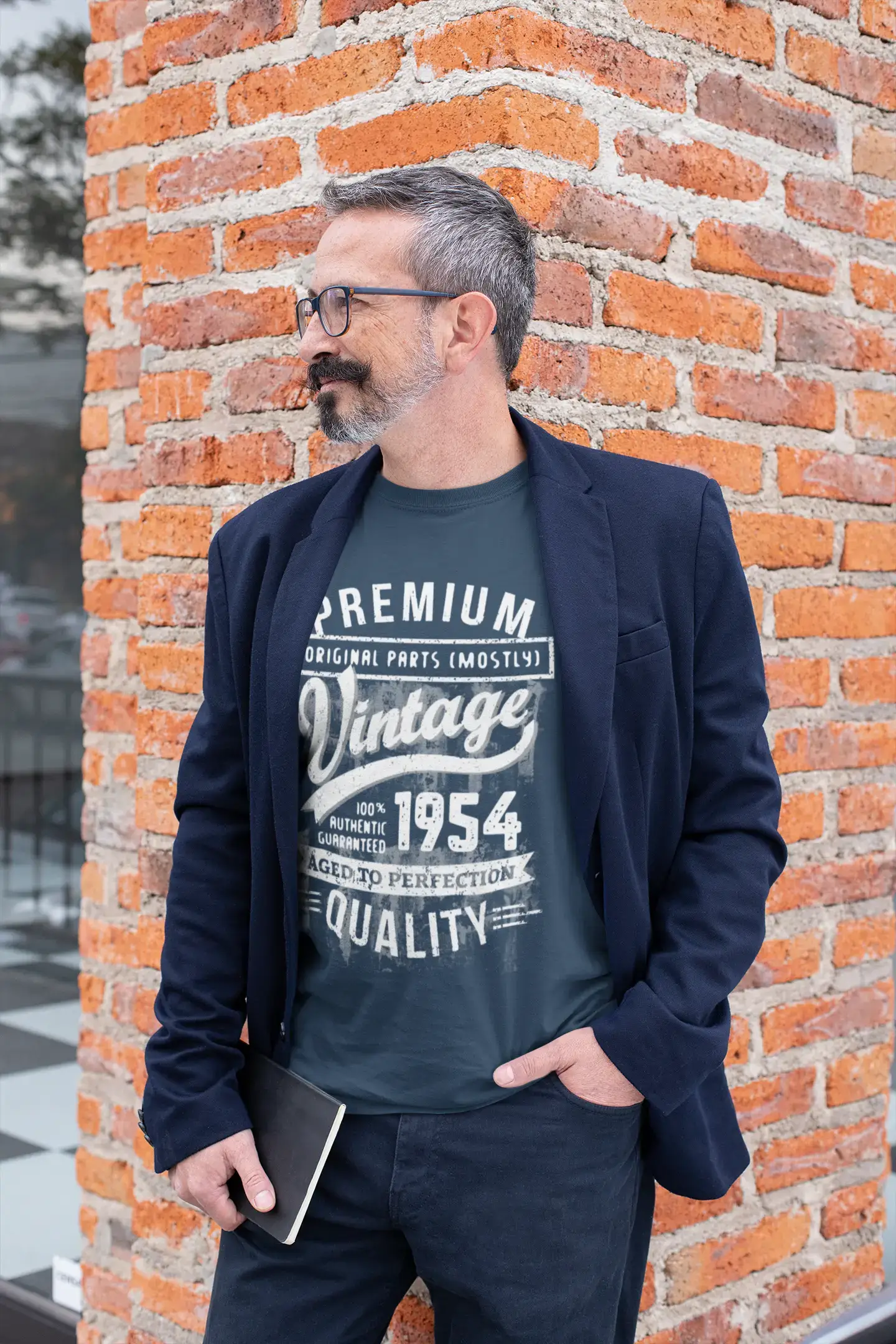 ULTRABASIC – <span>Grafisches</span> <span>Herren</span> -T-Shirt „1954 Aged to Perfection“ <span>als</span> <span>Geburtstagsgeschenk</span>