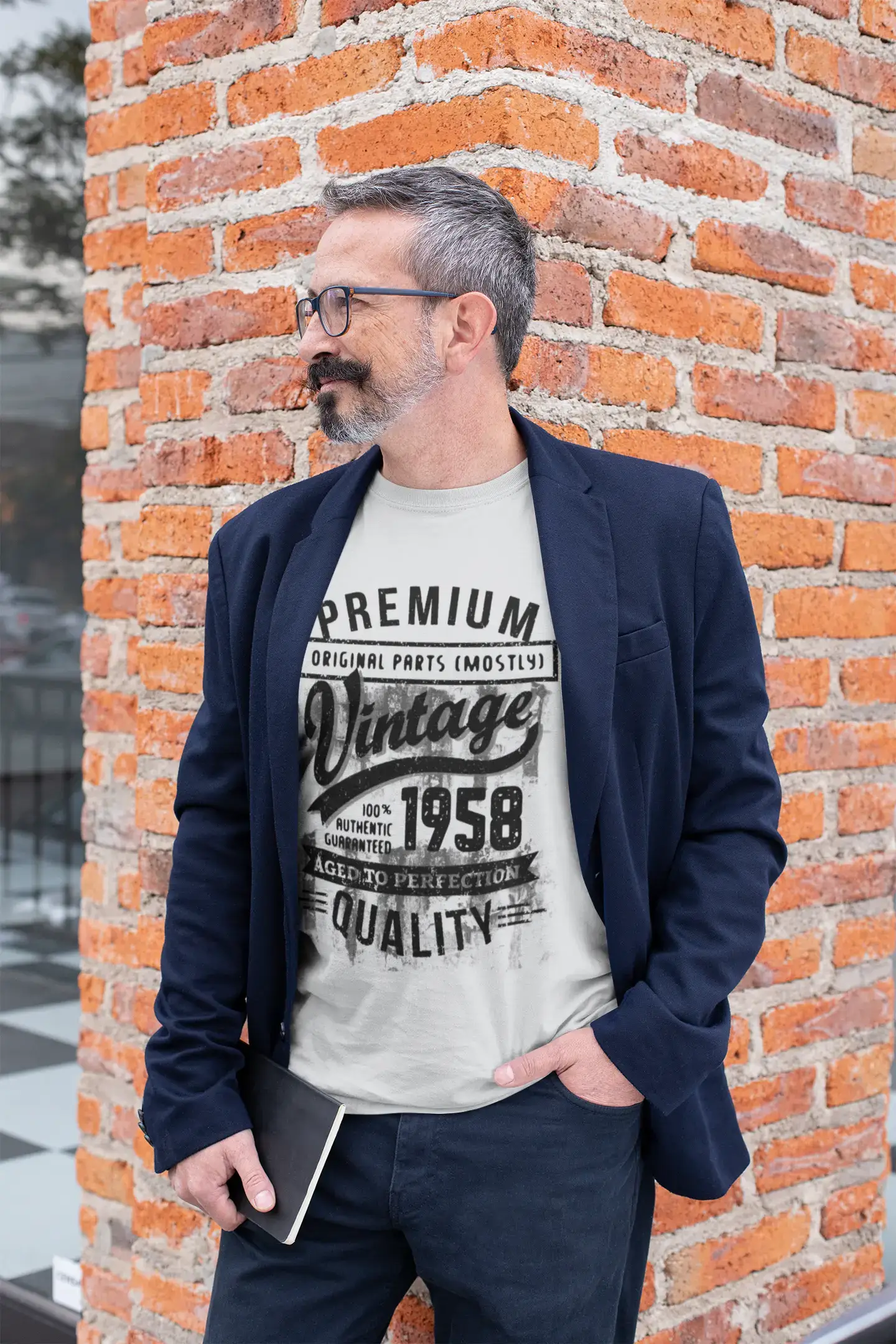 ULTRABASIC – <span>Grafisches</span> <span>Herren</span> -T-Shirt „1958 Aged to Perfection“ <span>als</span> <span>Geburtstagsgeschenk</span>