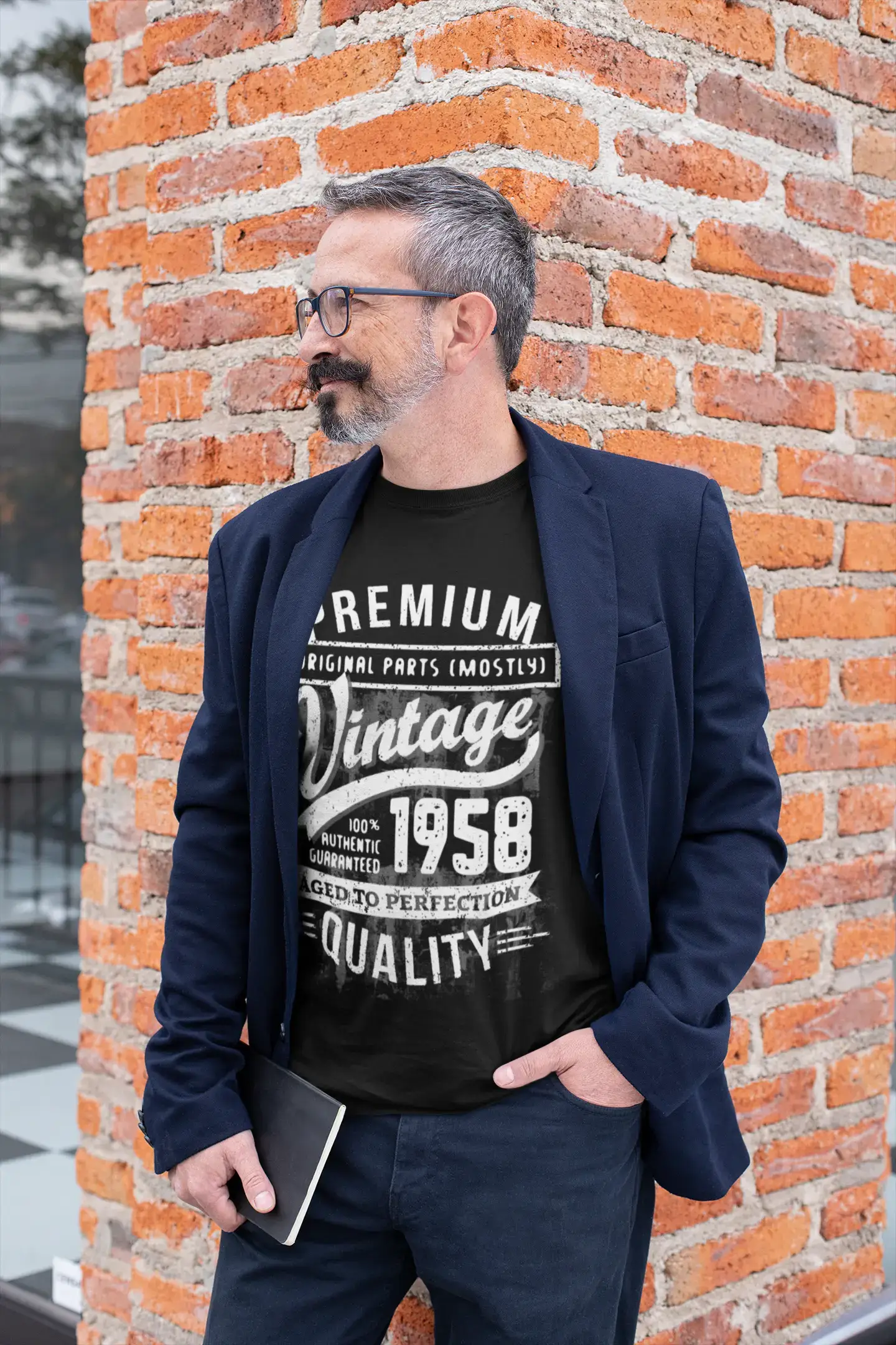 ULTRABASIC – <span>Grafisches</span> <span>Herren</span> -T-Shirt „1958 Aged to Perfection“ <span>als</span> <span>Geburtstagsgeschenk</span>