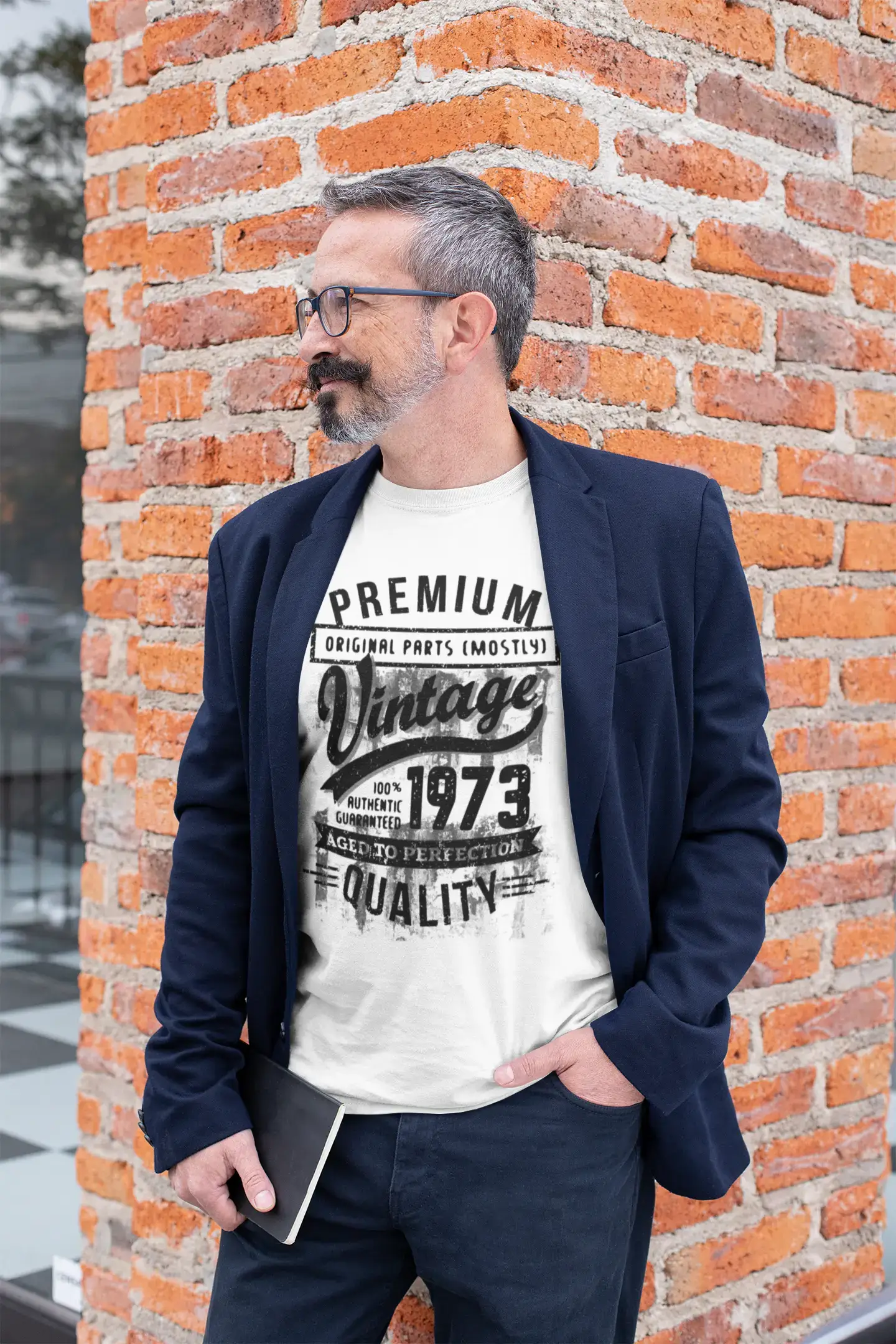 ULTRABASIC - Graphic Men's 1973 Aged to Perfection Birthday Gift T-Shirt