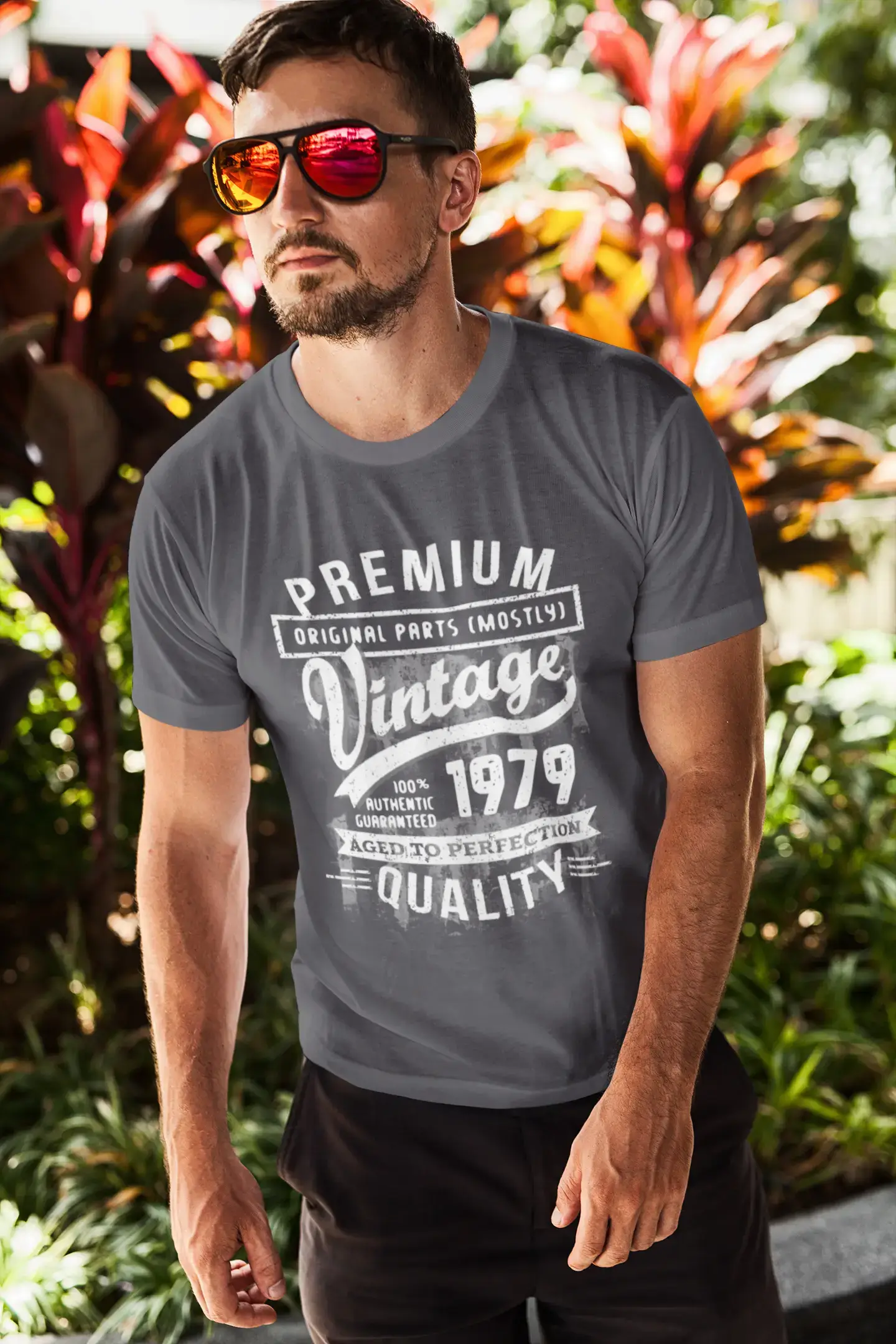 ULTRABASIC - Graphic Men's 1979 Aged to Perfection Birthday Gift T-Shirt