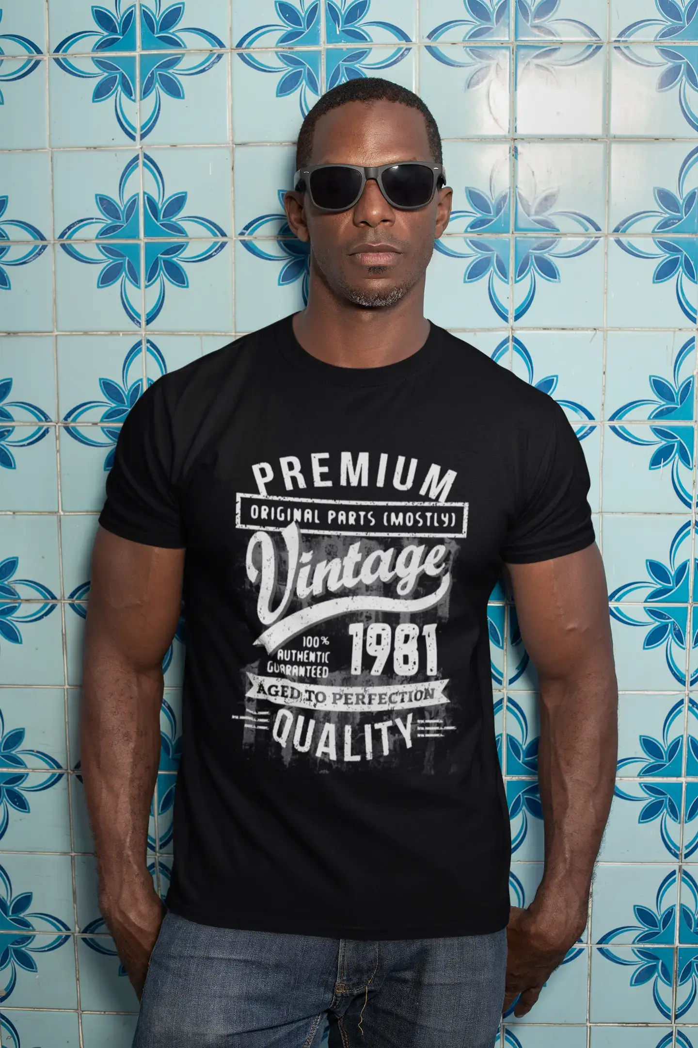 ULTRABASIC - Graphic Men's 1981 Aged to Perfection Birthday Gift T-Shirt