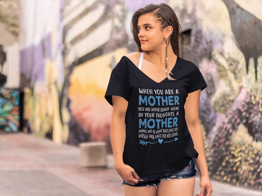 ULTRABASIC Damen-T-Shirt „When You Are a Mother You Are Never Alone“ – T-Shirt für Mütter