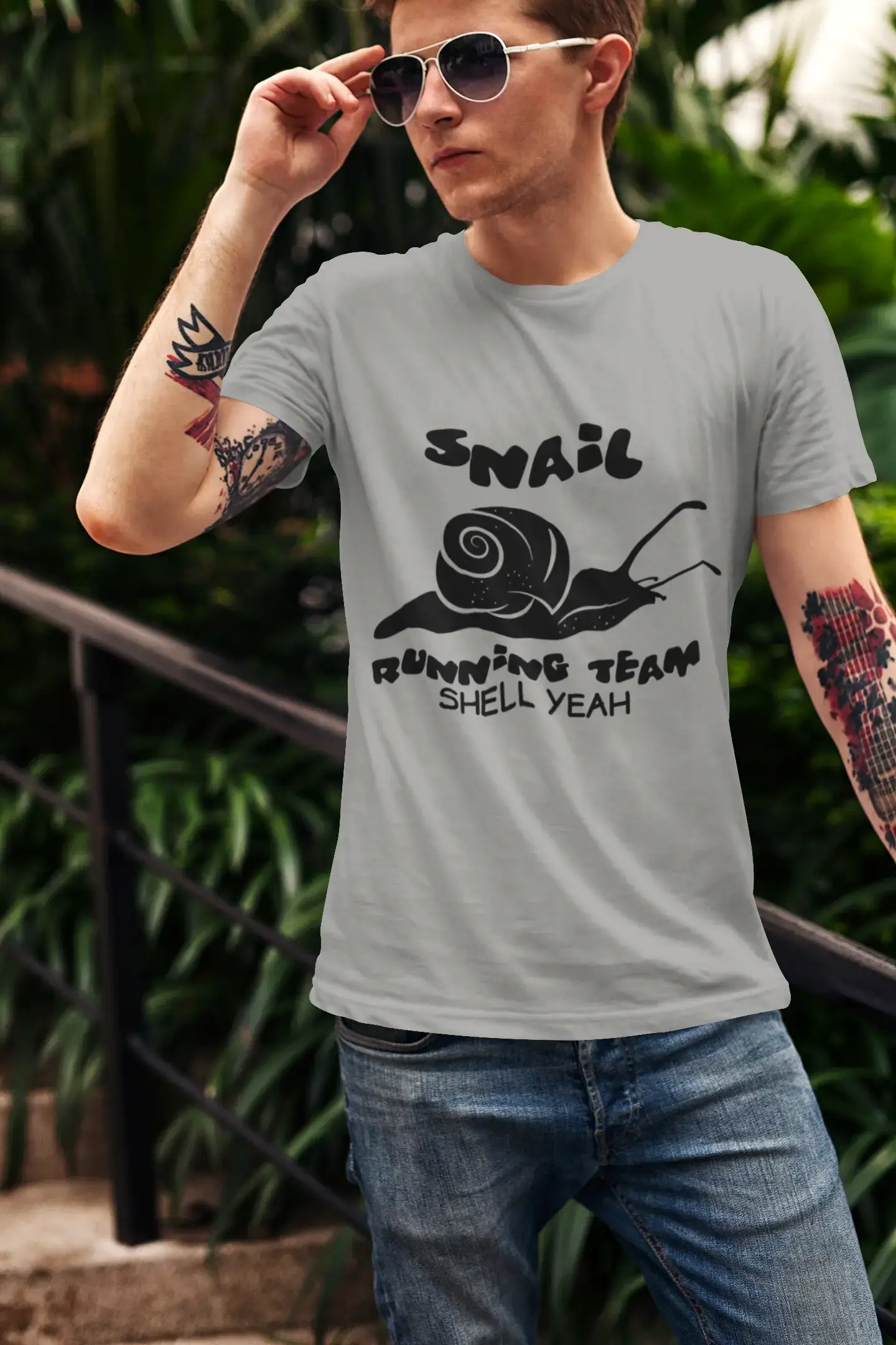 ULTRABASIC Herren-T-Shirt „Snail Running Team Shell Yeah – Lustiges Läufer-T-Shirt“.
