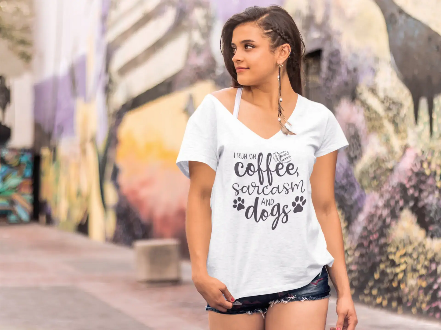 ULTRABASIC Damen T-Shirt I Run On Coffee, Sarcasm And Dogs – Kurzarm-T-Shirt-Oberteile