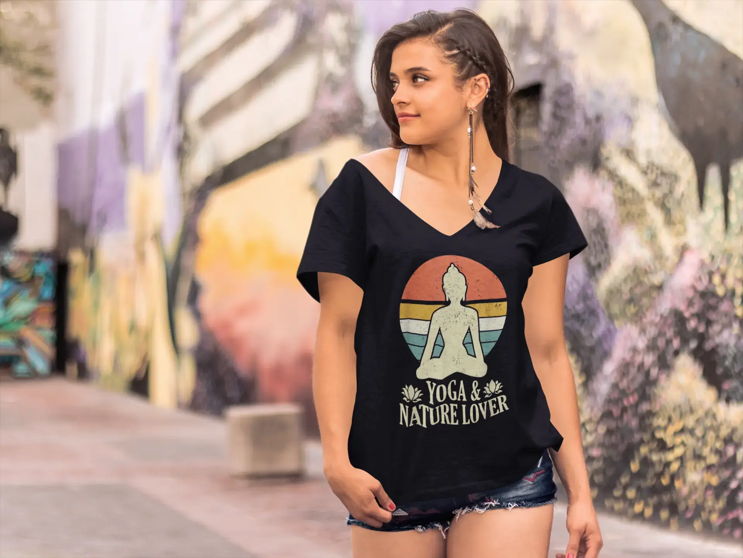 ULTRABASIC Damen-T-Shirt mit V-Ausschnitt, Retro-Budha-Yoga und Naturliebhaber – lustiges Yoga-Friedens-T-Shirt