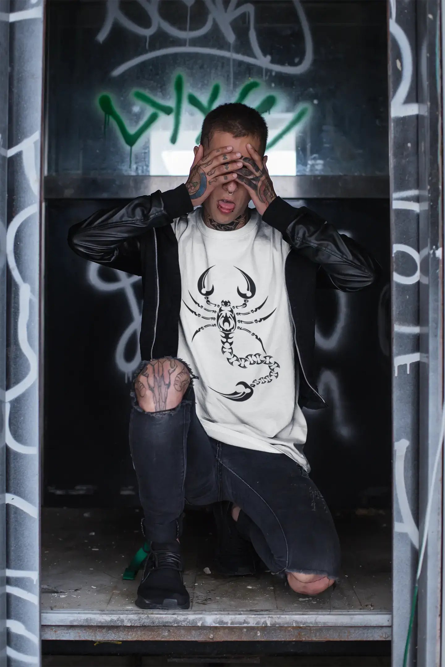 Tribal Scorpion Tattoo, weißes Herren-T-Shirt, 100 % Baumwolle, Rundhalsausschnitt 00162