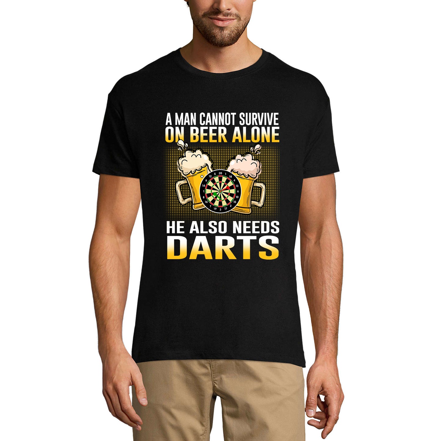 ULTRABASIC Herren-T-Shirt. Mann kann nicht allein mit Bier überleben, er braucht auch Darts – Bierliebhaber-T-Shirt