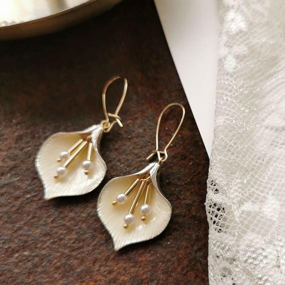 HUANZHI 2019 White Geometric Round Square Irregular Hollow Pearlescent Starry Sky Calla Lily Enamel Earrings for Women Girls