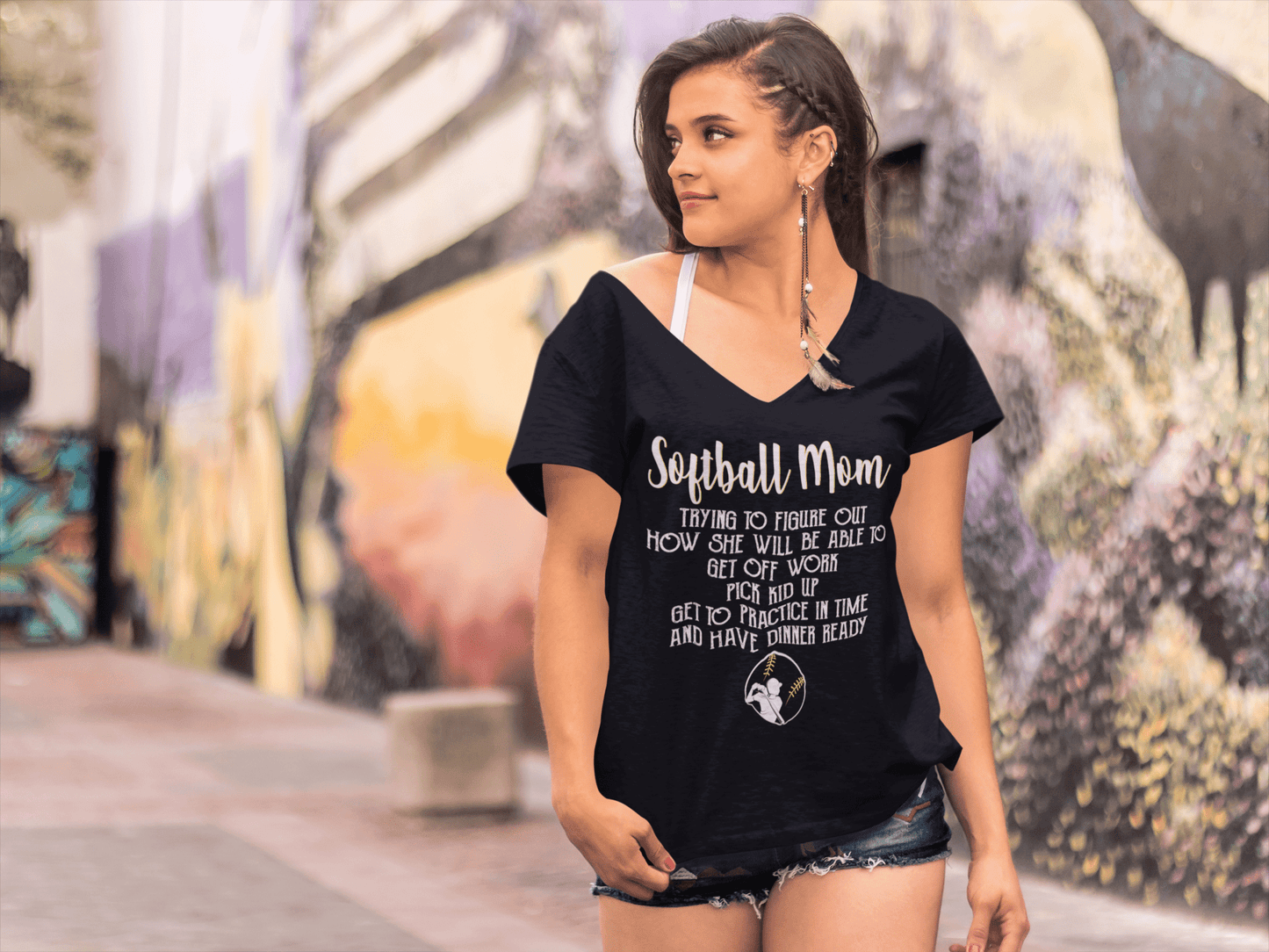 ULTRABASIC Damen-T-Shirt mit V-Ausschnitt Trying To Find Out – Geschenk für Mütter – lustiges Zitat